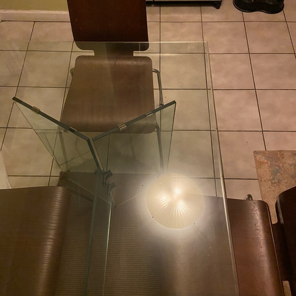 Perfect condition glass kitchen table - Picture 3 of 5